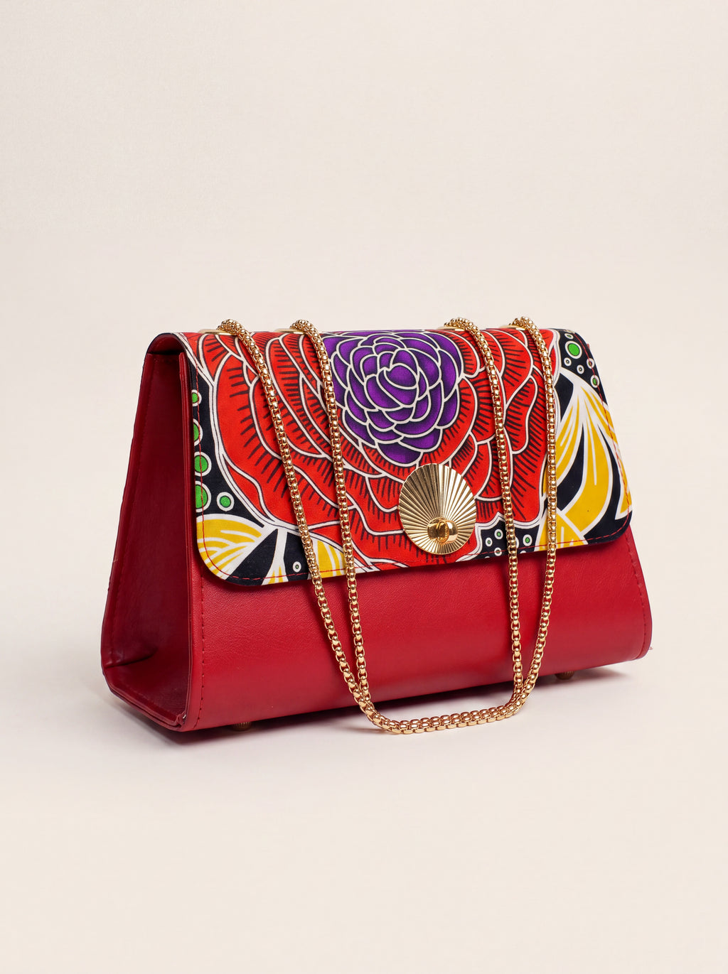 Sac Rosa rouge au rabat wax à grande rose et chaîne dorée, ELVI CREATION fait main à Lomé
