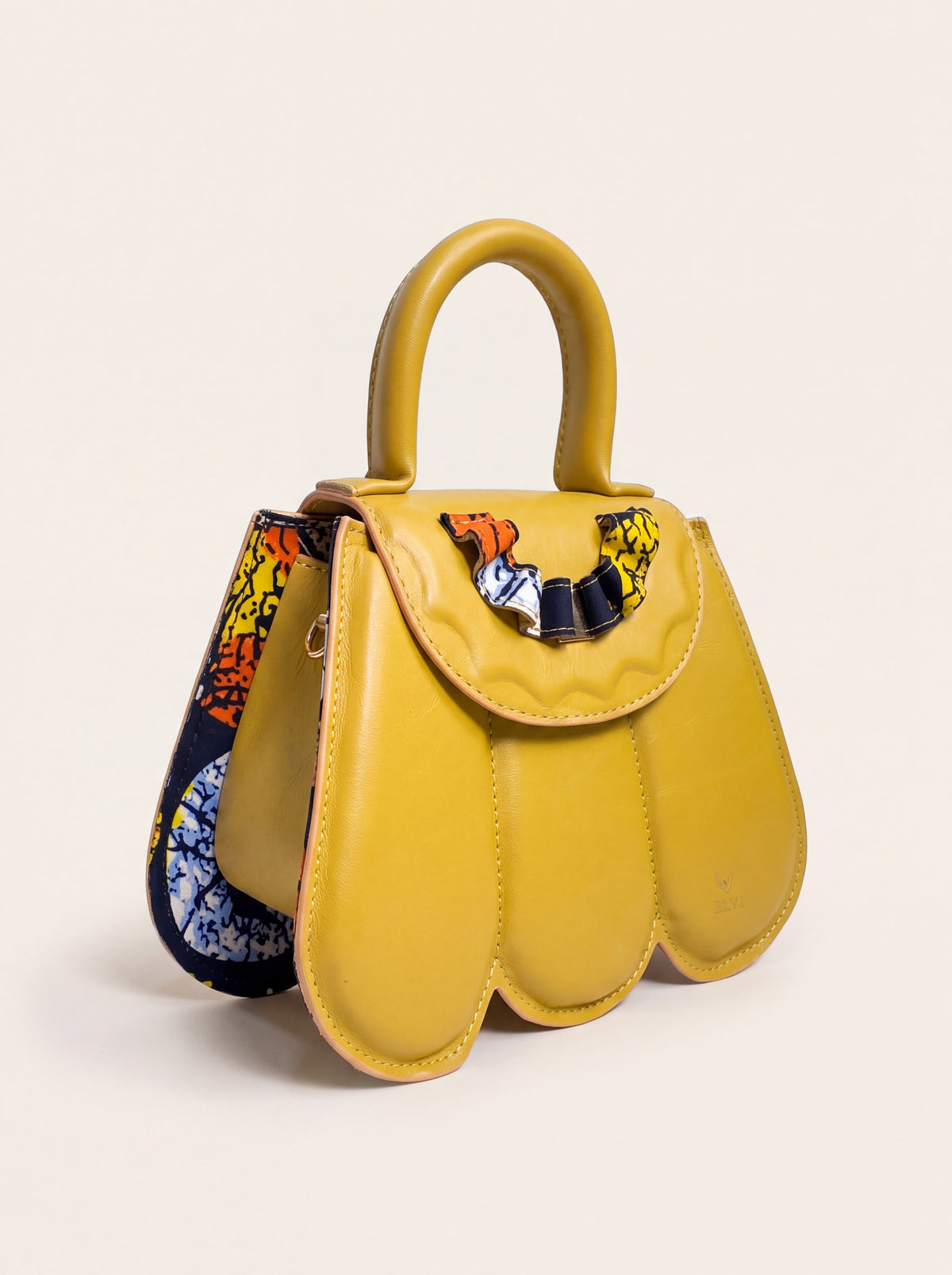 Sac Cupidon jaune à pétales sculptés, ELVI CREATION, réalisé à la main à Lomé