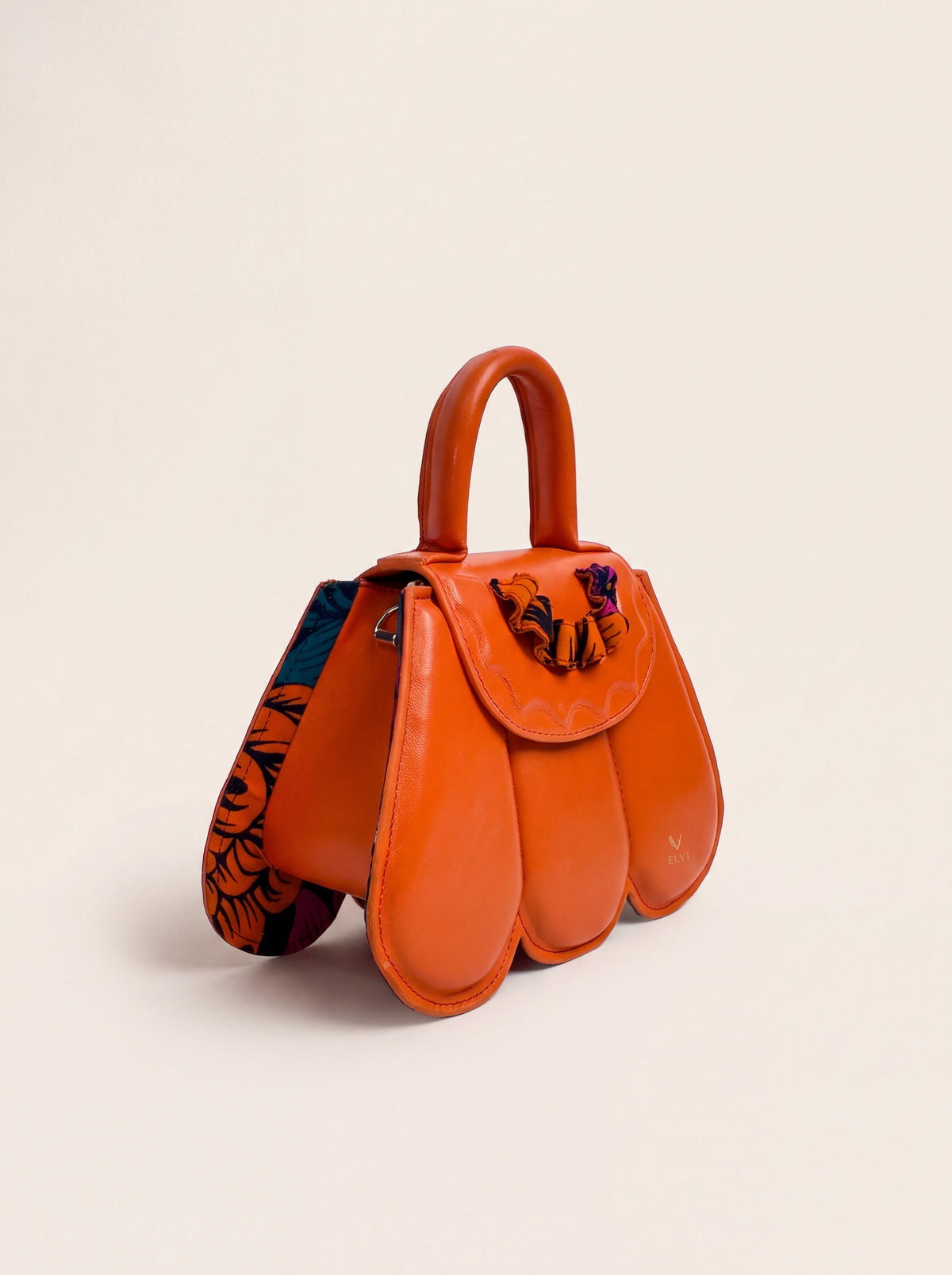 Sac Cupidon orange à pétales sculptés, ELVI CREATION, réalisé à la main à Lomé